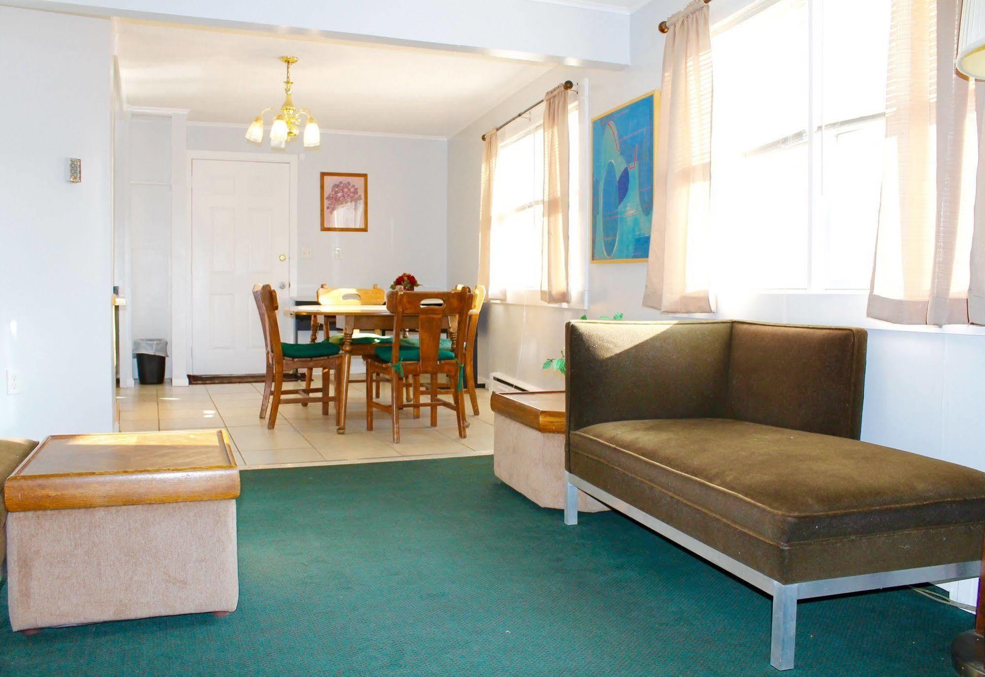 Motel Montreal Lake George Exteriör bild